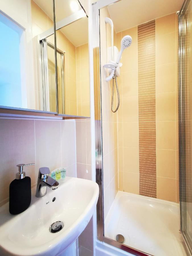 Lovely Holiday Home In Birmingham City Center 3 Bedrooms House By Hf Group エクステリア 写真