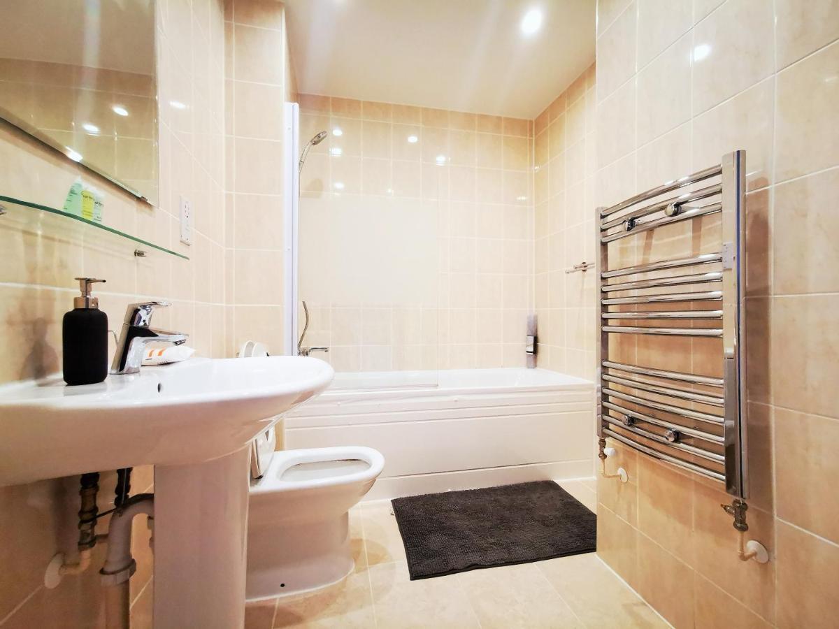 Lovely Holiday Home In Birmingham City Center 3 Bedrooms House By Hf Group エクステリア 写真